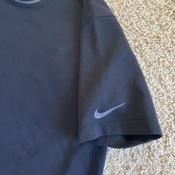 Men’s Nike Dri Fit Medium tshirt thicker like a sweatshirt. Excellent condition - Picture 3 of 3